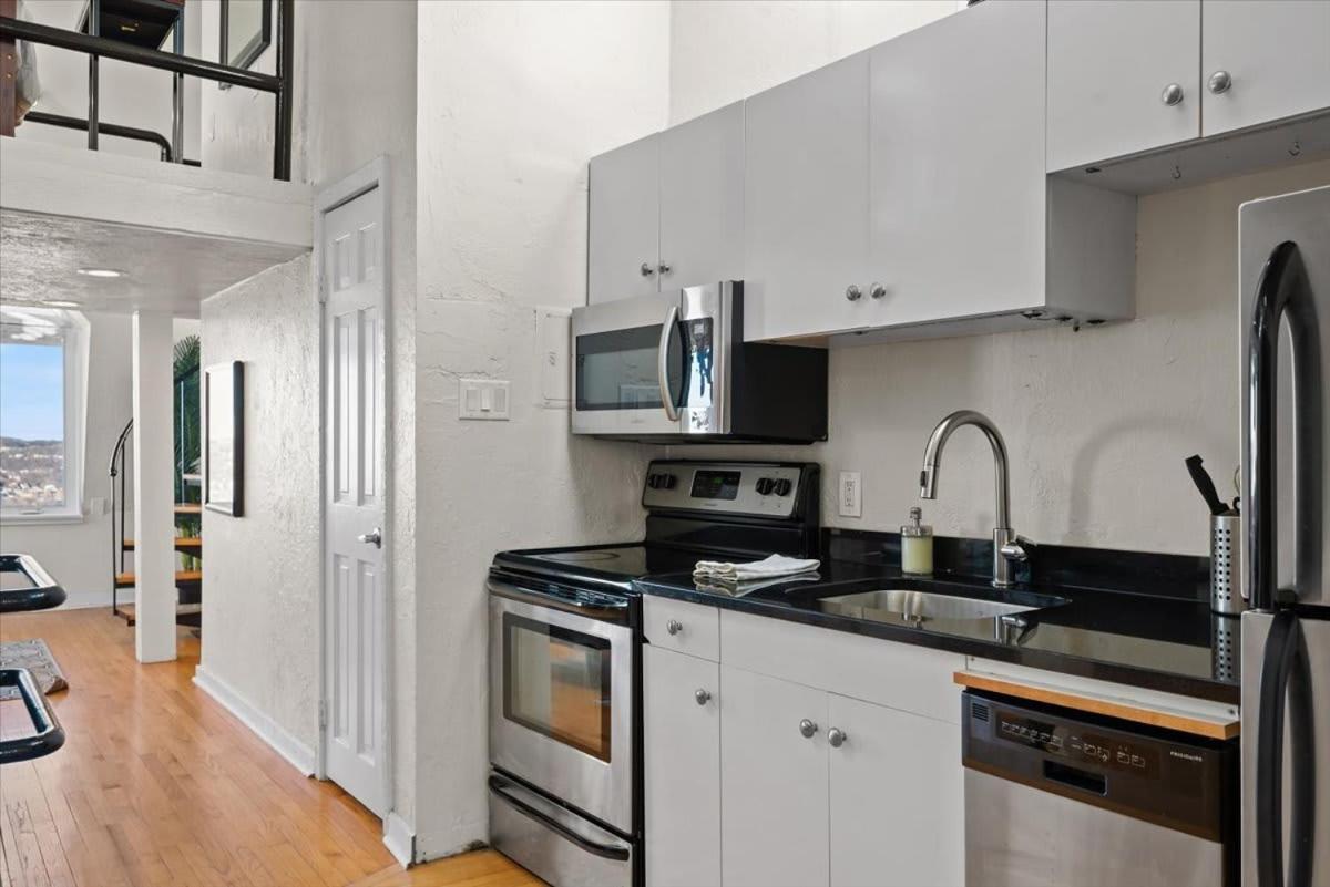 Skyline At Your Door - Studio With A View Pittsburgh Luaran gambar